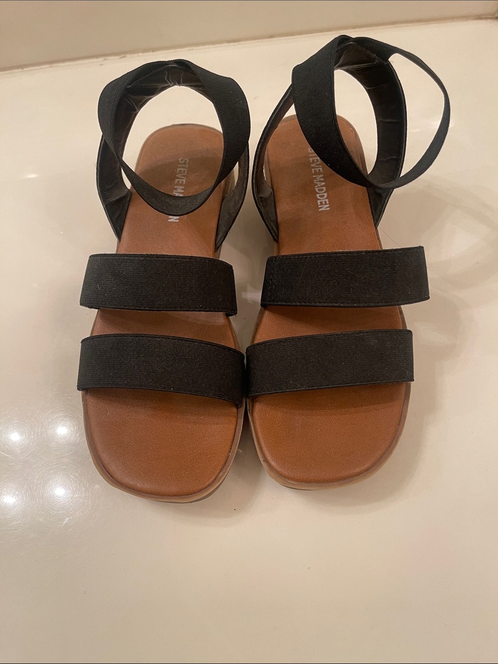 Steve Madden Black Elastic Strap Brown Footbed Sandals